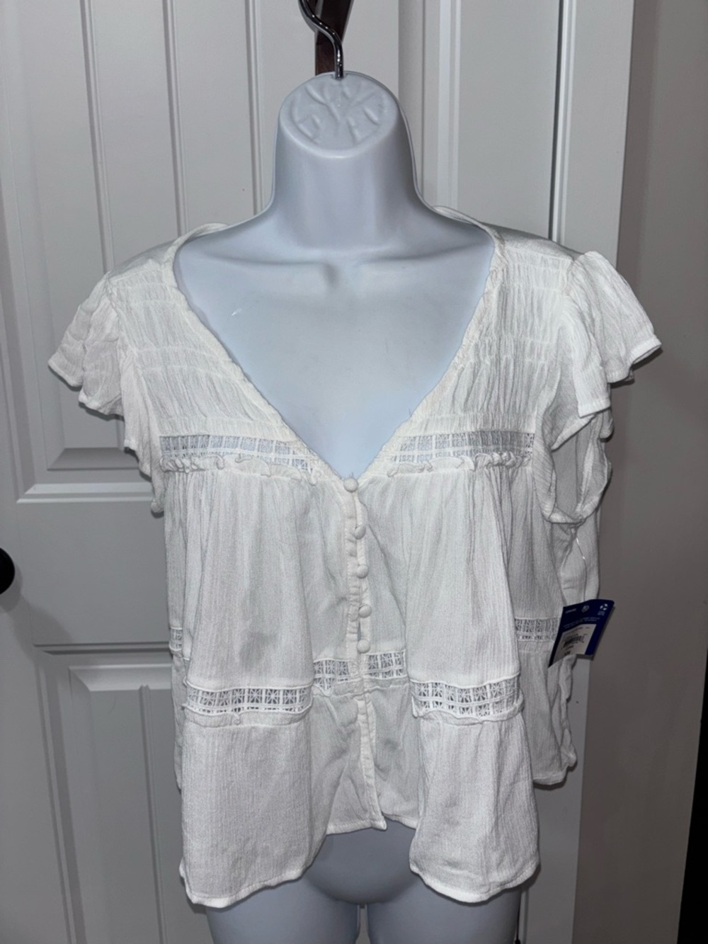 NWT Arizona White Button-Front Flutter Sleeve Top